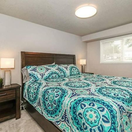 Holly First Floor 2 King Beds Villa Kansas City Buitenkant foto