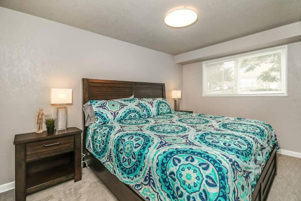 Holly First Floor 2 King Beds Villa Kansas City Buitenkant foto