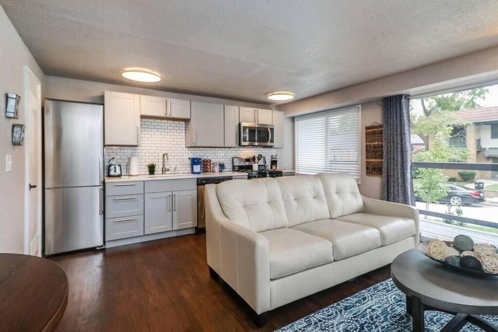 Holly First Floor 2 King Beds Villa Kansas City Buitenkant foto