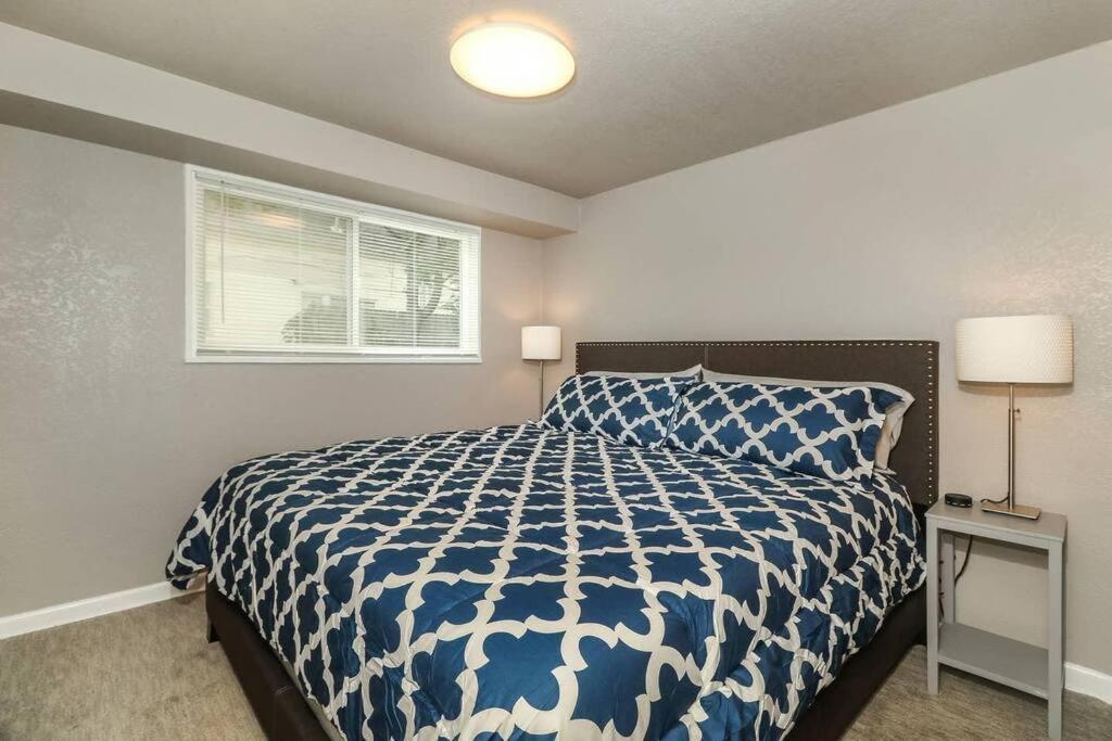 Holly First Floor 2 King Beds Villa Kansas City Buitenkant foto