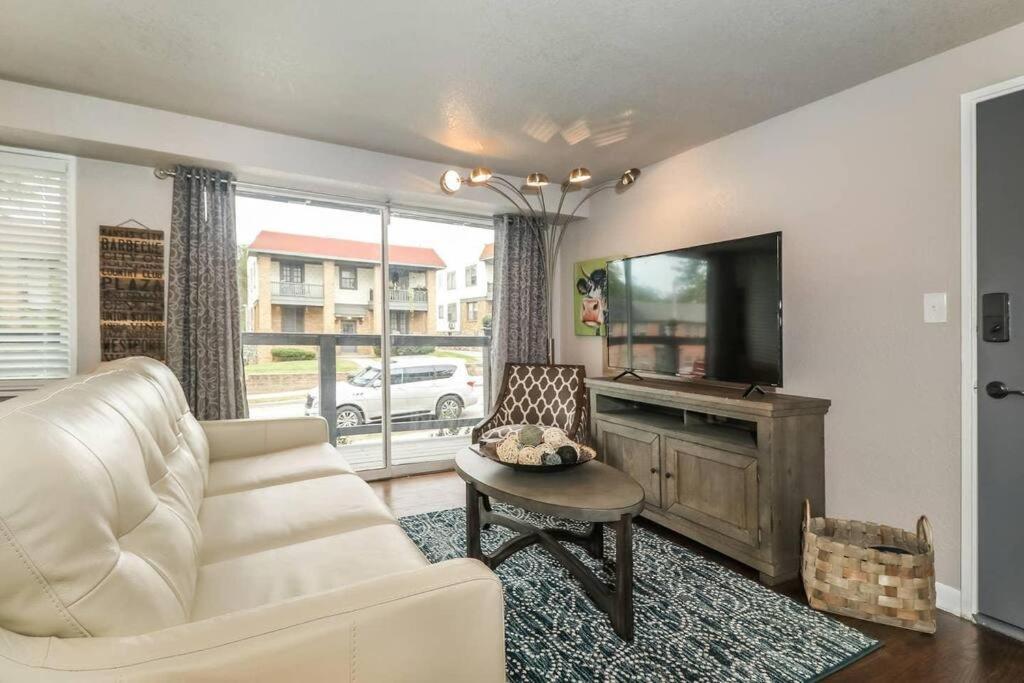 Holly First Floor 2 King Beds Villa Kansas City Buitenkant foto