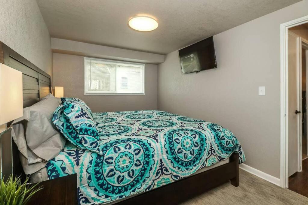 Holly First Floor 2 King Beds Villa Kansas City Buitenkant foto